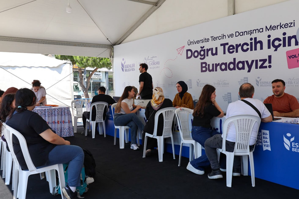 Esenler Belediyesi'nden üniversite adaylarına ücretsiz tercih danışmanlığı<
