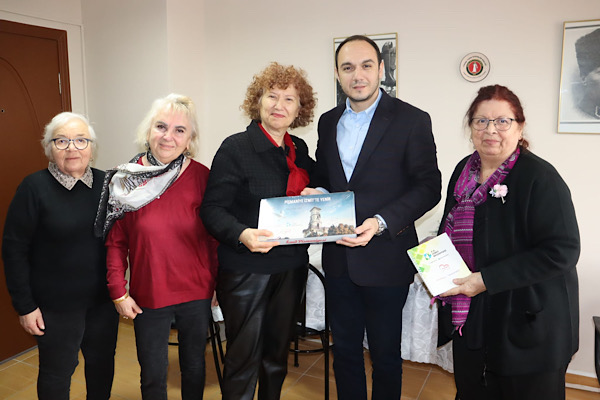 İzmit Belediyesi’nin sivil toplum kuruluşlarına ziyaretleri sürüyor<