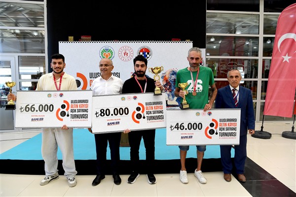 8. Uluslararası Altın Kayısı Satranç Turnuvası’nda ödüller sahiplerini buldu <