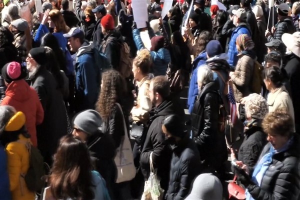 Manhattan’da ABD’nin Orta Doğu’daki askeri eylemlerine karşı protesto düzenlendi<