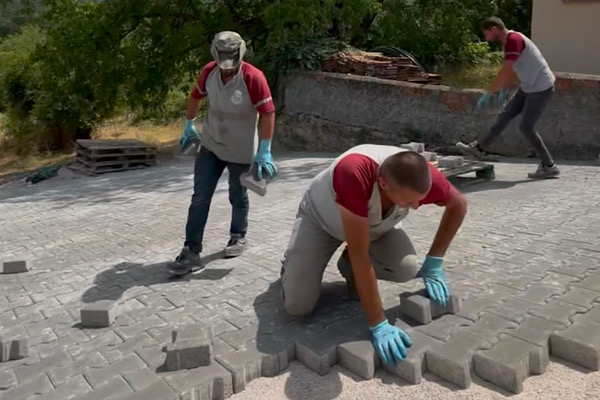Akıncılar Mahallesi'nde parke taş uygulaması gerçekleştirildi