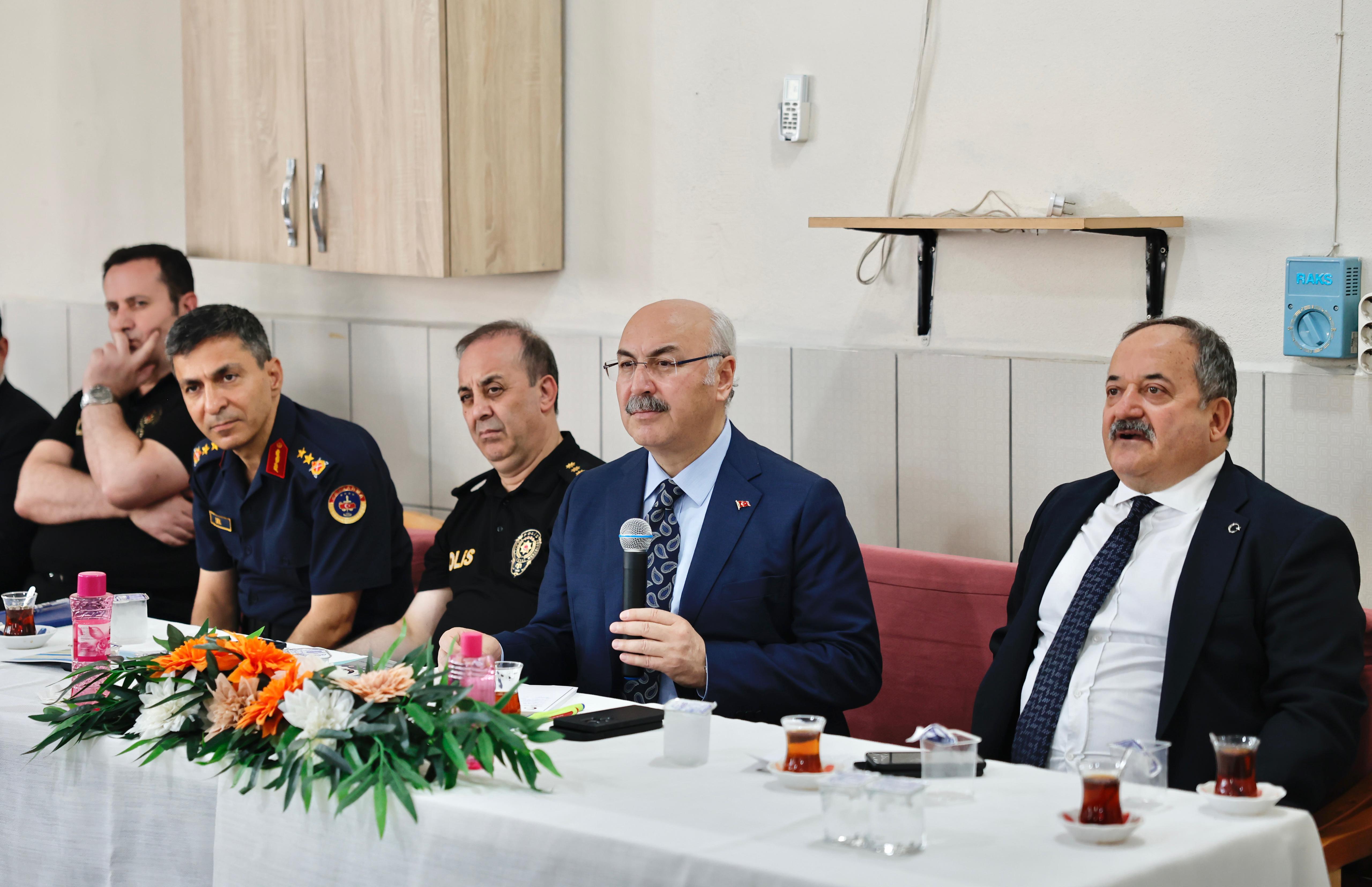 Vali Köşger, Seyhanlı vatandaşlarla buluştu<