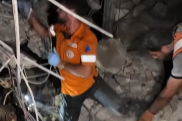 İsrail saldırılarında Gazze'de 33 kişi öldü<