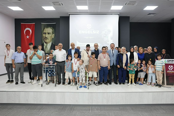 Çayırova’da ''Engelsiz Sanat Sergisi'' açıldı
