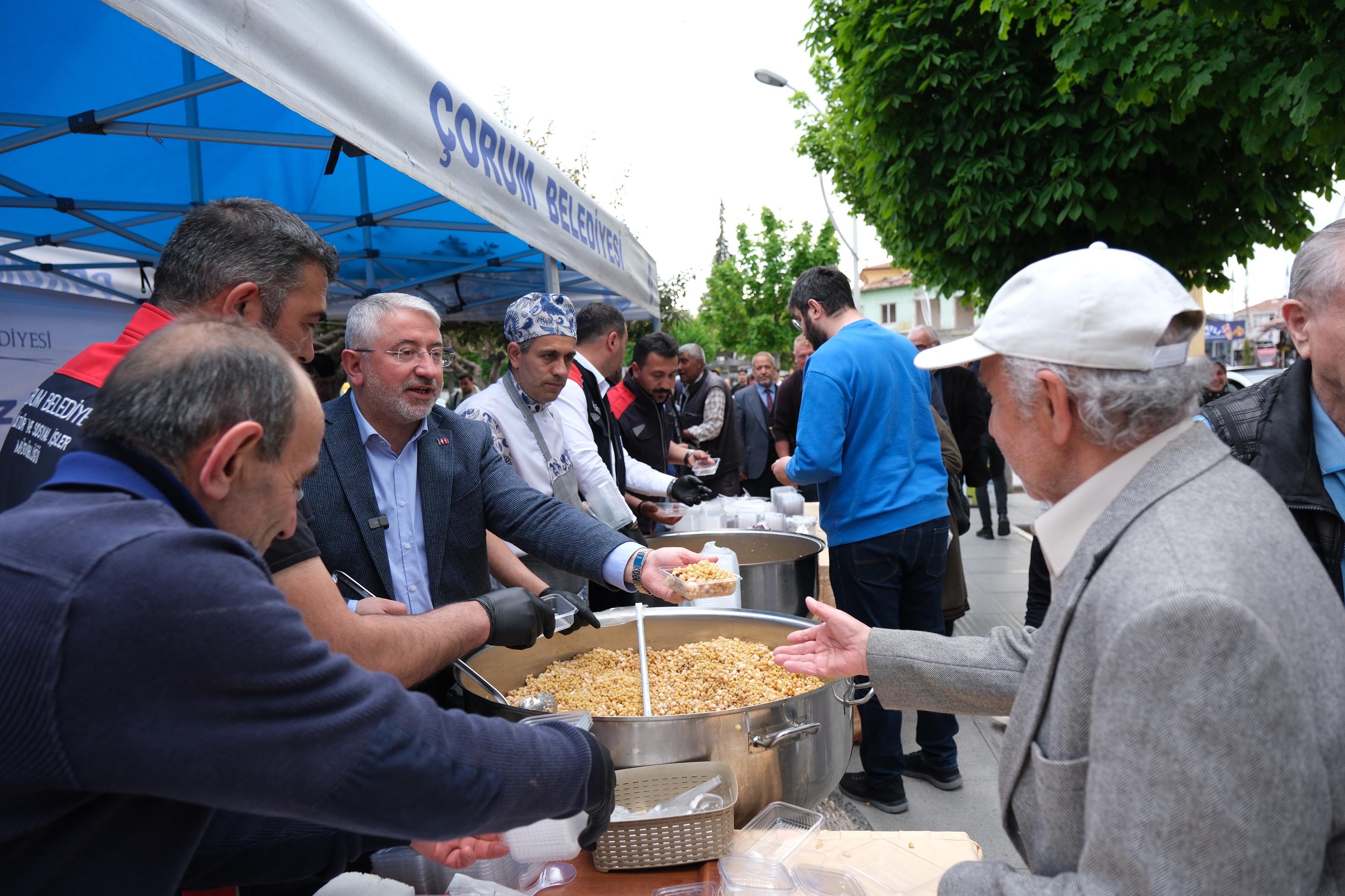 Çorum'da Hıdırellez dolayısıyla vatandaşa hedik dağıtıldı <