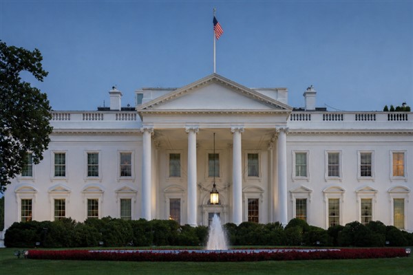 Beyaz Saray’daki etkinlikte silah sesleri