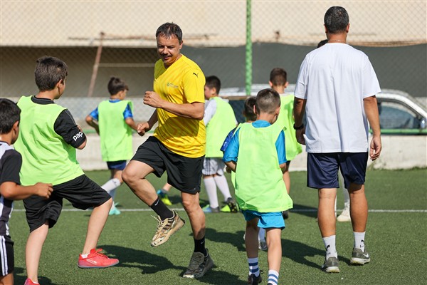 Profesyonel futbolcular, Bucalı çocuklarla buluştu <