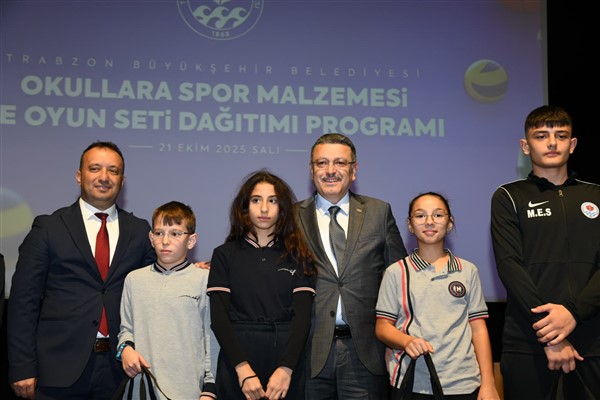 Büyükşehir'den okullara spor malzemesi ve oyun seti desteği