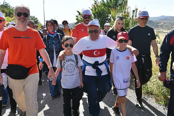 Kayseri, Başkan Büyükkılıç ile sabah sporu için doğaya koştu<