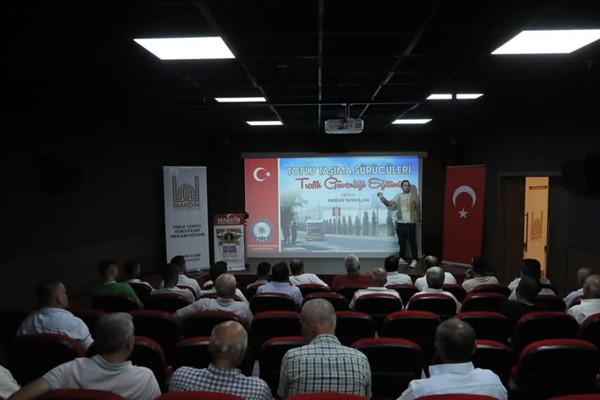 Mardin’de toplu taşıma sürücüleri için eğitim semineri düzenlendi<