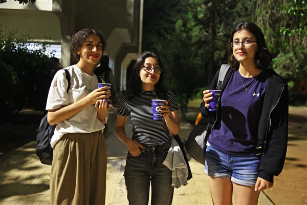 Antalya Büyükşehir Belediyesi’nden final haftasında çorba ikramı<