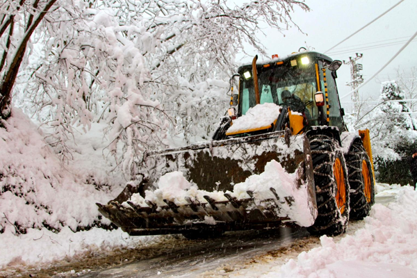 Giresun’da kar küreme çalışmaları yapıldı <