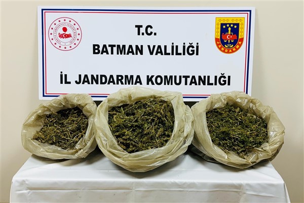 Batman'da 21 kilo 600 gram kubar esrar ele geçirildi