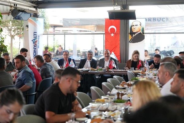 Başkan Kotan, Konyaaltı esnafıyla buluştu<