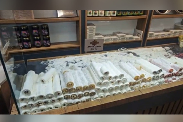 Afyonkarahisar lokumu ve yöresel ürünler ilgi görüyor<