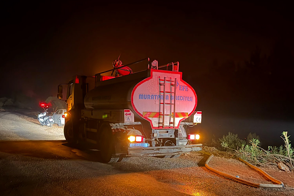 Muratpaşa'dan Aksu’daki orman yangınına ekip ve araç desteği sağlandı