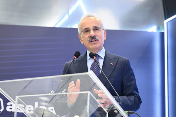Uraloğlu: Şanlıurfa Çevikkuvvet Köprülü Kavşağı trafik akışını kesintisiz hale getirdi<
