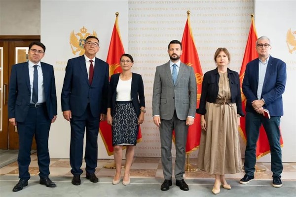 Karadağ Cumhurbaşkanı Milatoviç, STK temsilcileri ve uzmanlarla görüştü<