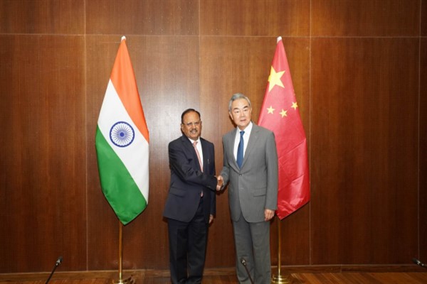 Wang Yi’den Çin-Hindistan ilişkilerinde istikrar çağrısı<