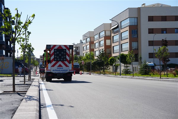 Eskişehir Büyükşehir'den şerit ve çizgi boyama çalışmaları<