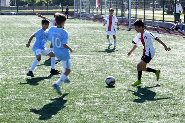 Osmangazi’de çocuklara özel futbol turnuvası