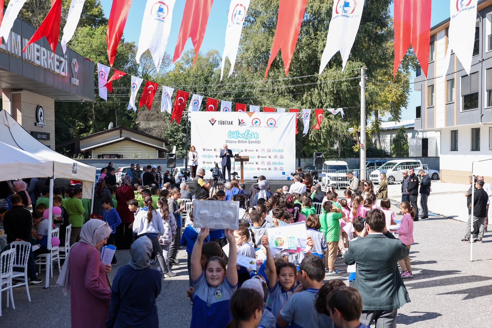 Düzce Bilim Şenliği’nde protokol açılışı gerçekleştirildi<