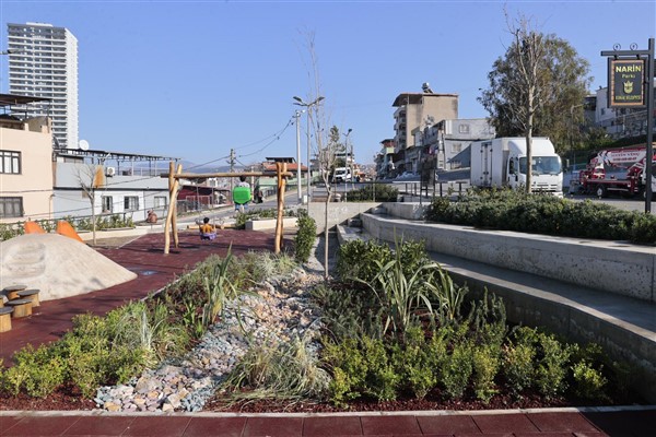 Konak’ta Narin Parkı’na yağmur bahçesi kuruldu