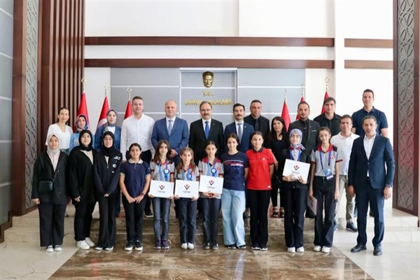 Kızılkaya, TÜBİTAK yarışmalarında dereceye giren öğrencileri kabul etti<