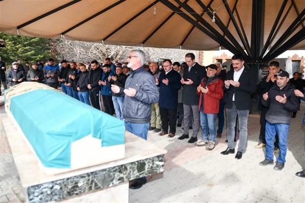 Tunceli Valisi Tekbıyıkoğlu, cenaze törenine katıldı<