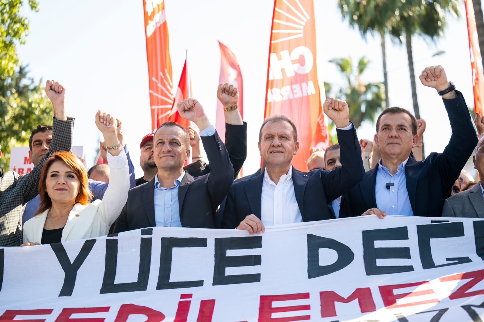 Başkan Özyiğit, 1 Mayıs’ta emekçilerle yürüdü<