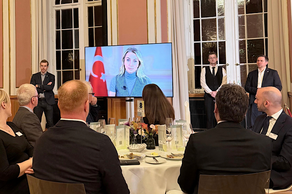 İmamoğlu çifti  Berlin’den ''Cesaret Ödülü'' aldı<