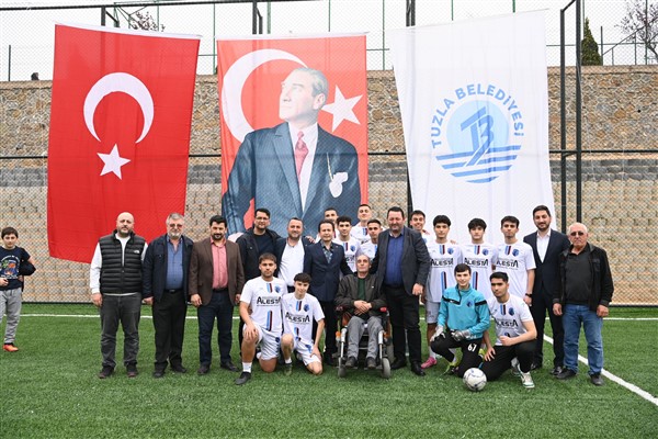 Tuzla Belediyesi, Tepeören Mahallesi’ne halı saha kazandırdı<