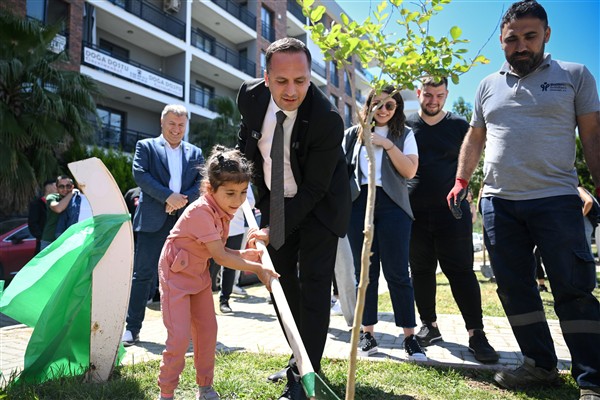 Bornova’daki parklarda su tasarrufu dönemi başlıyor<