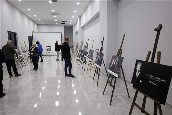 Atatürk, Derince'de anıldı<