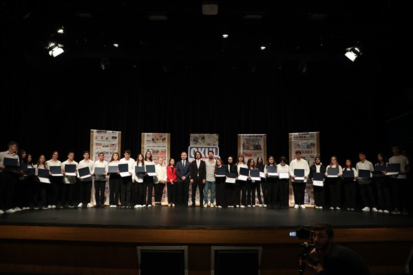 “Okul Gazetem” projesinde eğitim gören öğrenciler sertifikalarını aldı <