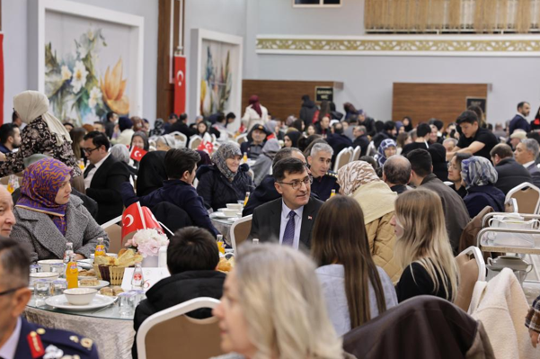 Başkan Kahveci, şehit aileleri ve gazilerle iftar yaptı<