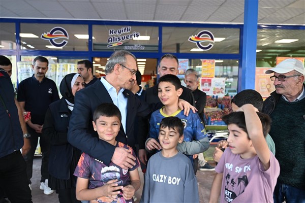Vali Yavuz, İkizce Mahallesi'nde yürütülen projeler ve hizmetler hakkında bilgi aldı<