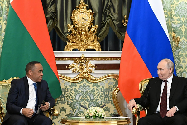 Putin, Madagaskar Cumhurbaşkanı Randrianirina ile Kremlin’de görüştü<