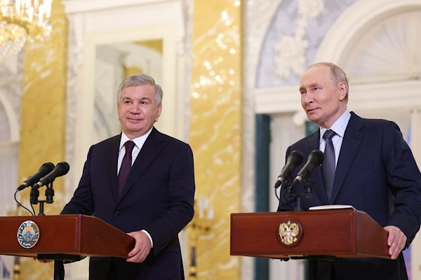 Putin, Özbekistan Cumhurbaşkanı Mirziyoyev ile bir araya geldi<