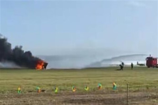 Çin'de hava gösterisi provasında uçan arabalar çarpıştı<