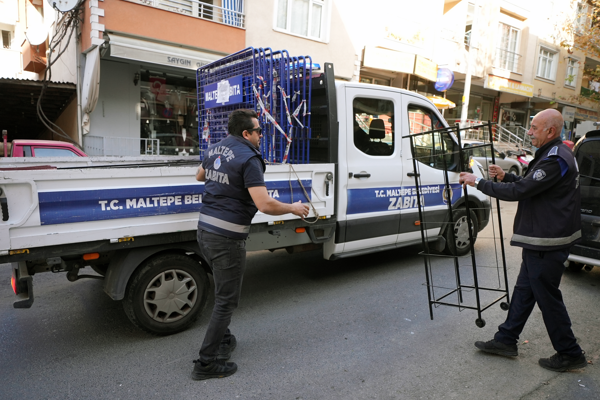 Maltepe'de kaldırım işgallerine yönelik denetim