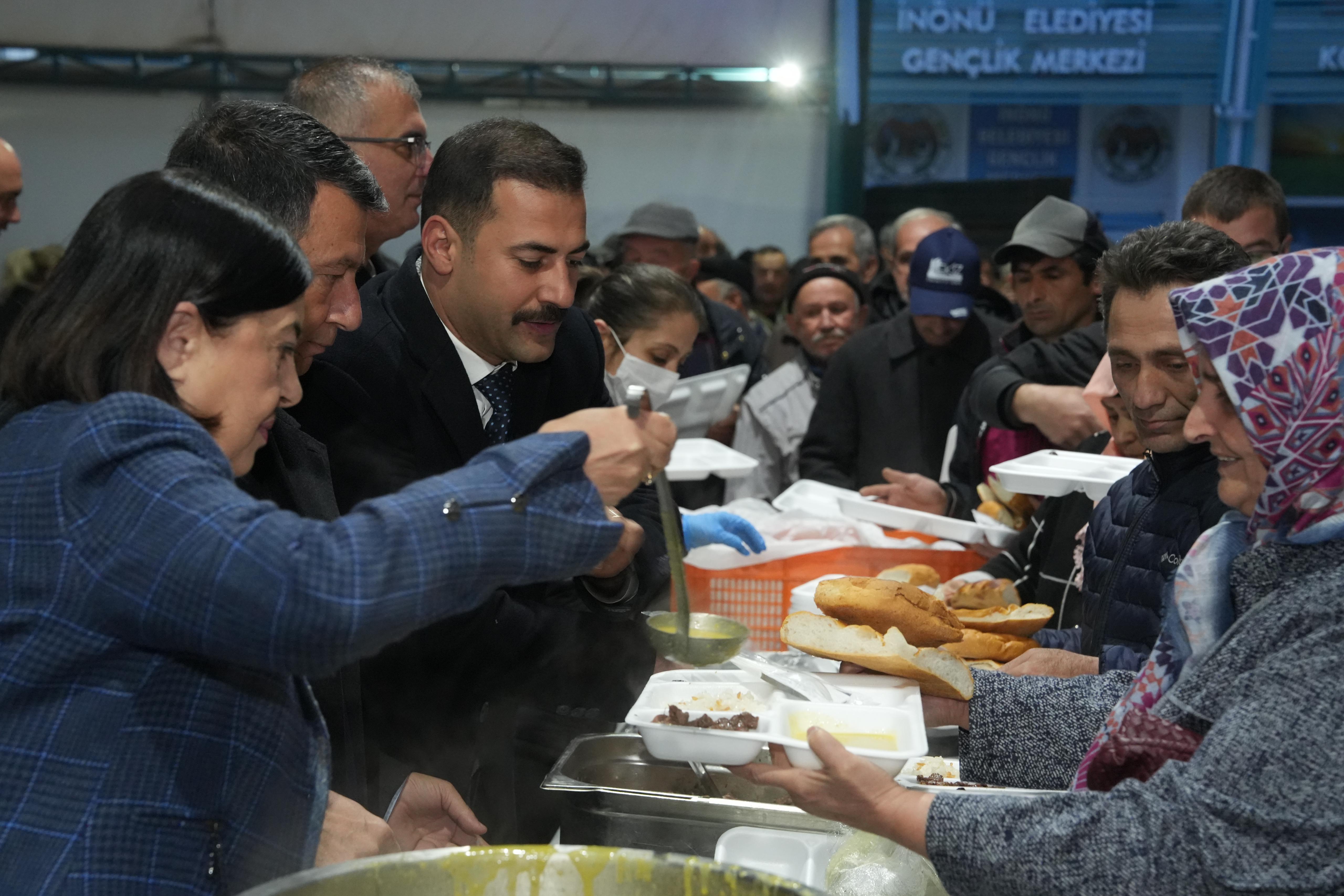 Eskişehir’de iftar programları sürüyor     <