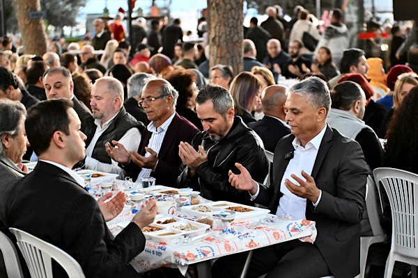 Muratpaşa’da Engelsiz Kafe’de 2 bini aşkın kişi aynı sofrada buluştu<