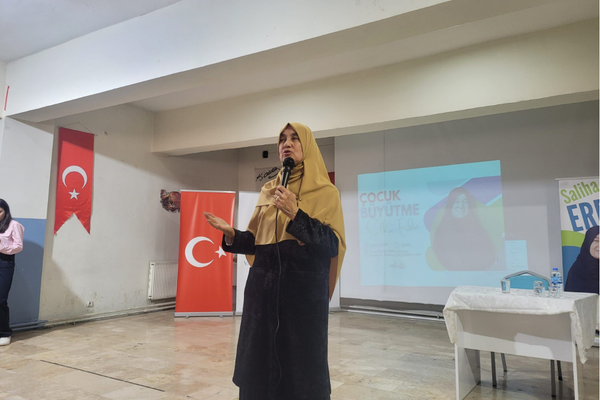 Çaldıran'da aile içi iletişim ve çocuk gelişimi semineri verildi<