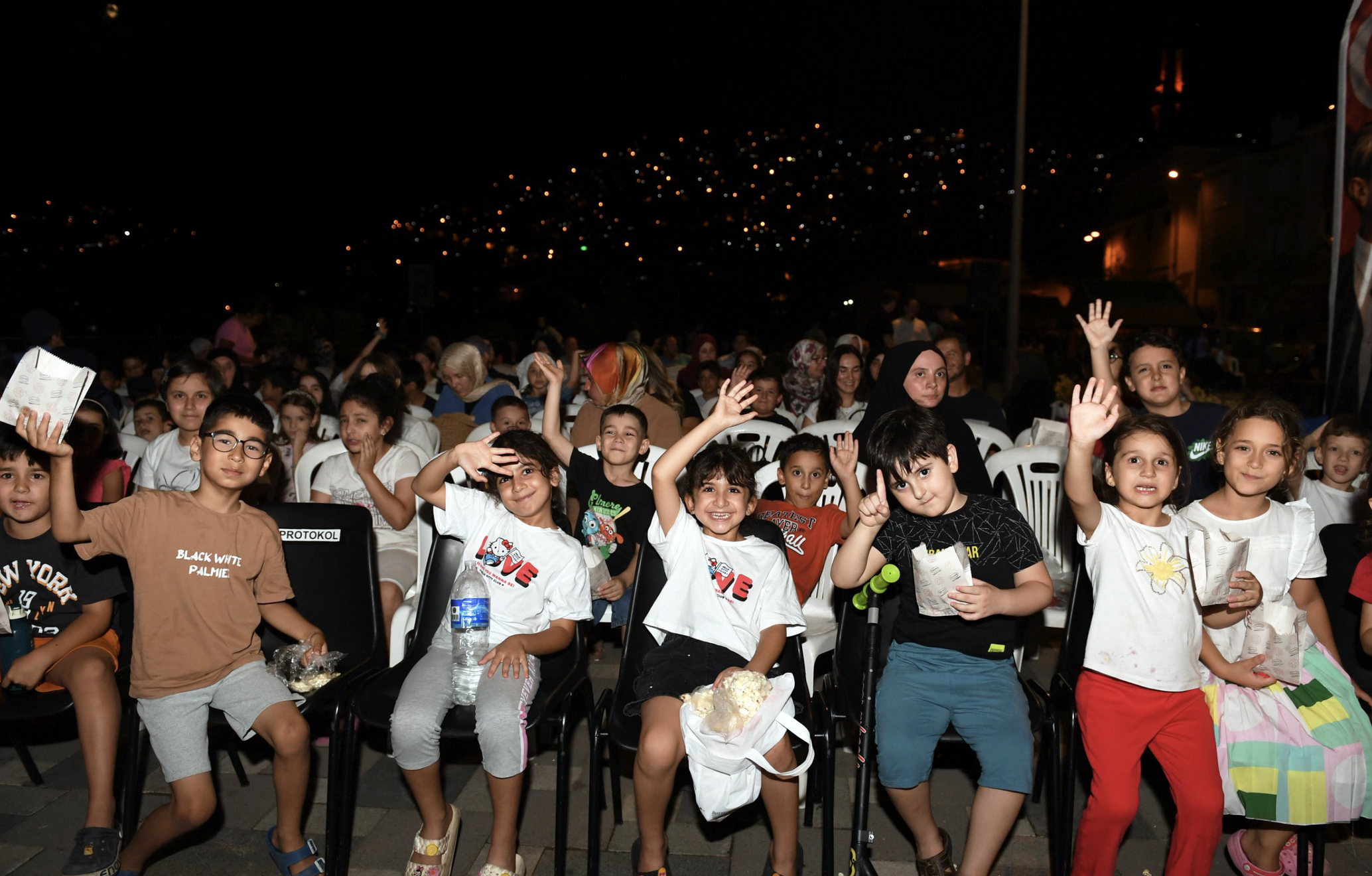 Osmangazi’de açık hava sinema gösterimleri devam ediyor<