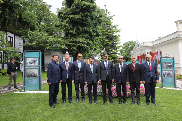 Bursa’da Hünkar Köşkü’nde Zamanın Tanıkları sergisi açıldı<