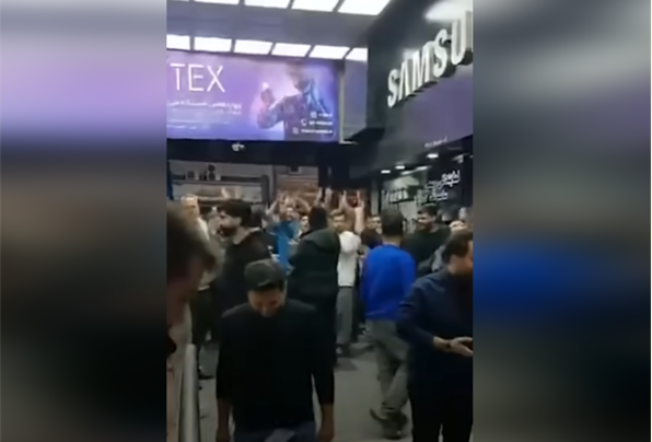 Tahran'da döviz krizine karşı protestolar devam ediyor<