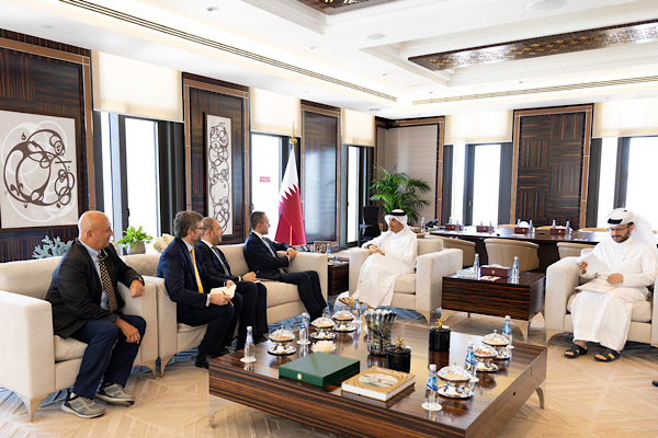 Katar Başbakanı Al-Thani, AB Körfez Özel Temsilcisi Di Maio ile görüştü<
