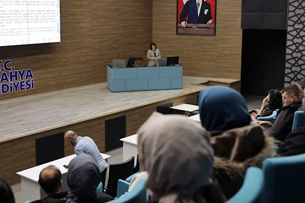 Kütahya Belediyesi’nden personeline mobbing ve farkındalık eğitimi<