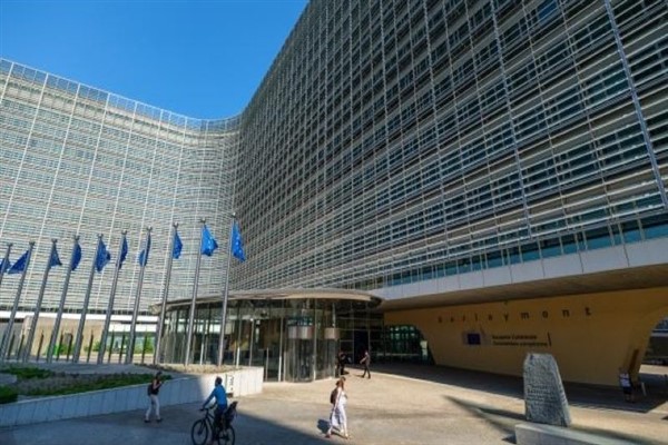 AB, Bulgaristan'da düşük ücretle işe alınan, AB'de çalışan sürücü sorununu AAD'ye taşıyor